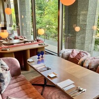 MAIN DINING sereno(THE MARK GRAND HOTEL) - 窓際はアフタヌーンティーのお客様が優先の様です。