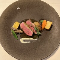 シェヌー - 肉料理：宮城県大郷産の羊肉のポワレ