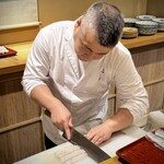 富小路 やま岸 - 本場の京都で聴く、鱧の骨切りの心地良いリズムは、なんとも言えず耳に残ります♪