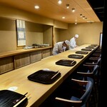 富小路 やま岸 - 靴を脱いで上がれば、贅沢にも貸切の宴席です♪