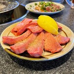 焼肉 すっきゃねん - 和牛上タン塩