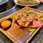 焼肉 すっきゃねん - ユッケ風炙りロース
