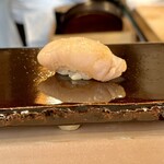 登喜和鮨 - 新潟南浜産赤穂鯛　塩水昆布出汁のヅケ