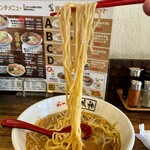 我流らあめん風神 - なんちゃのヘビーさに少し飽きて来た頃、リフトして気を紛らす