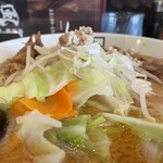 我流らあめん風神 - 野菜もまずまずのボリュームですが、土台はもやし(^^)