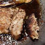 洋食 かむら - ハンバーグ切り口