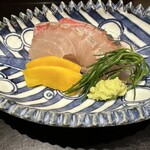 室町 和久傳 - シマアジのお造りにコリンキーと紫玉葱