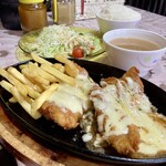 ハッピーバーガー - タラかつトマトソースチーズのセット