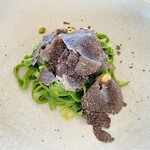 エノテーカ ピンキオーリ 名古屋 - 花ズッキーニとピスタチオの “タリオリーニ” サザエのムニエル 発酵レモンのパウダー