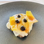 エノテーカ ピンキオーリ 名古屋 - 国産牛フィレ肉のエスカロップ アンチョビのクリーム 黒にんにくのピューレ エシャロットのサラダ