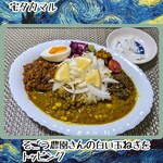 スパイスカレー高丸 - お店でもレモンを切ってくれるといいんだよね。ビジュアル的には丸のほうが良いので致し方ないが