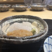 富小路 やま岸 - 淡路島 仮屋漁港鱧（200m指定）焼き霜梅おろし
                  と山葵、土佐酢と共に
