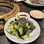 SATOブリアン - 白ごまと海苔のサラダ