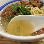 ロ麺ズ - とろみのある和出汁の塩スープ