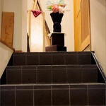 いざかや しん - 階段を上がった右側にお店があります(o^^o)