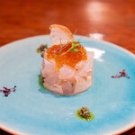 キノシタ - 昆布締めのアズキハタのタルタル、 コンソメのジュレ