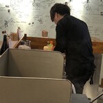 スタンドシャン食 TOKYO恵比寿 Champagne & GYOZA BAR - お店のにーにー　でも、8/31で辞めちゃうらしい