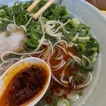 味心 - 辛味ダレをタップリと投入