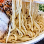 麺処 あんかつ - 辛いまぜそば麺リフト
