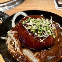Let it Beef - 熱々ジューシーな牧草牛ハンバーグ♪