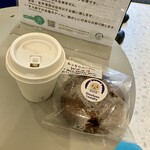 しろふわランドリー - 料理写真:ネスプレッソSOAVE100円、Wチョコレートベーグル300円