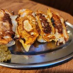 大衆ぎょうざ倶楽部 餃夢中 - 大粒焼き餃子