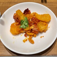 珞珈壹号 銀座店 - 海老とスナックのサクサク炒め