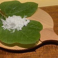 東山 吉寿 - 団扇のお盆に上のお料理が乗っていました。京都らしい素敵な演出。