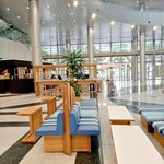 エスプレッソ アメリカーノ - 広～いホールの空間。カフェの客が独占できるのです。