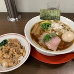 中華そば 麦笑 本所吾妻橋店 - ワンタン麺(醤油) 煮玉子トッピング　　ルーロー飯