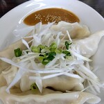 中華麺房 東龍 - プリップリ♥な水餃子に白髪葱と青葱がトッピング⤴️