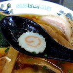 中華麺房 東龍 - ナルトは「の」の字♭