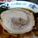 中華麺房 東龍 - 大きなチャーシューが５枚もトッピング⤴️とても柔らかく美味ლ(´ڡ`ლ)