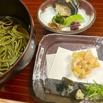 つきじ治作 - 〆の茶そば　とうもろこしかき揚げ　香の物