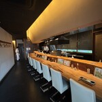 串揚げキッチン だん - お店オープン5分前
      帰る時は満席で
      次から次へお客さんが入ってきて満席でお断りされていました。