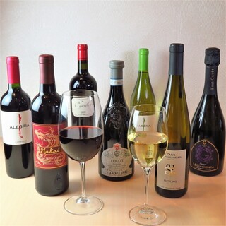 イタリアの自然派ワインが70種類以上常備