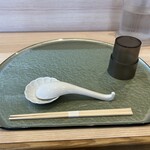 中華そば 深緑 - カウンター席へ　