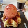 カフェ アリエッティ - ベルギーワッフル　いちごソース