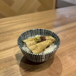 酒肴場 屯 - 土用の丑の日なので、鰻白焼き丼¥500