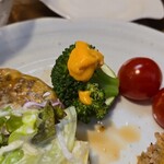 キッチン ブルー グローブ - ブロッコリーにもチェダーチーズソース