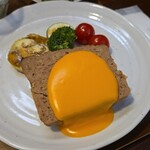 キッチン ブルー グローブ - 豚挽き肉とドライいちじくのテリーヌのアップ