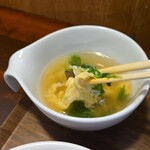 キッチン ブルー グローブ - 優しい味の卵スープ