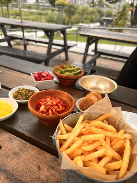 Riverside Grill & Beer Garden photo 3