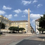 Donburi House  - Piazza Savoia のオリベスクは、エジプトのものではなく、イタリアが宗教裁判の禁止を記念して建造した