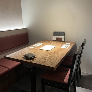 2~4名テーブル