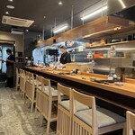 海鮮炉ばた 囲炉裏や 魚八 - 