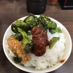 ヌードル＆スパイスカレー 今日の1番 - おかわりライス