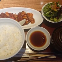 焼肉 しんうち 神楽坂 - 