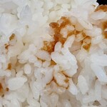 武道家 心 - せっかくなのでと味変アイテムの一つ、ニンニク醤油をかけてみたらニンニクが現れた....でも臭いは気にならずでしたね