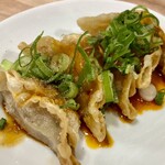 餃子食堂 マルケン - 揚げ餃子は下向きなのね